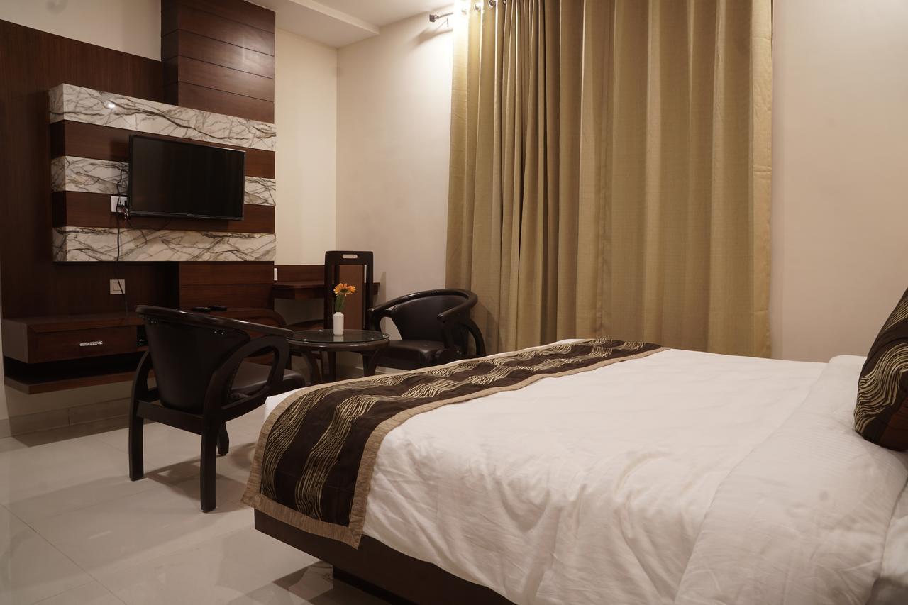 Admire Inn By Tgi Udaipur Bagian luar foto