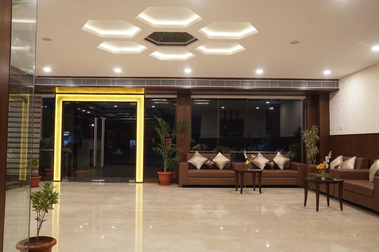 Admire Inn By Tgi Udaipur Bagian luar foto