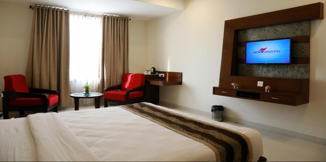 Admire Inn By Tgi Udaipur Bagian luar foto